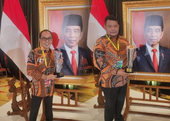 Bersama Lurah Maccini Sombala, Camat Tamalate Terima Penghargaan Terpadu Tingkat Nasional