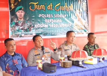 Kapolres Sidrap Laksanakan Jumat Curhat di Kediaman Kepala Lingkungan di Duampanua Baranti