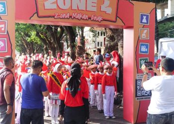 Meriahkan F8, SDN Pongtiku 1 dan 2 Tampilkan Drum Band dan Daur Ulang