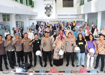 Hari Ke-5 Ops Zebra Pallawa 2023, Kapolres Sidrap Melakukan Kampanye Tertib Lalin dan Bagi Helm ke Mahasiswa