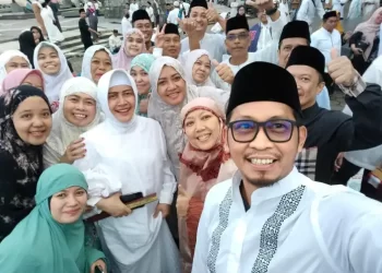 Kepala Dinas PU Makassar Zuhelsi Zubir Kompak Bersama Jajarannya Hadiri Shalat Subuh Berjamaah