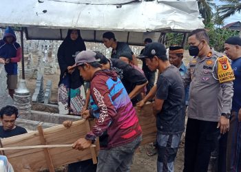 Kasat Lantas Polres Sidrap Ikut Berbelasungkawa Atas Meninggalnya Keluarga Dari Salah Satu Anggotanya