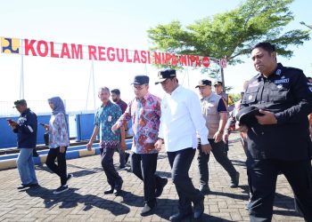 Danny Pomanto Lepas Puluhan Ribu Benih Ikan Air Tawar di Waduk Nipa-Nipa