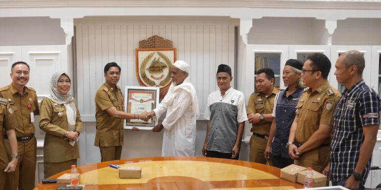 Warga Hibahkan Tanahnya Ke Pemkot Makassar, PJ Sekda : Terimakasih, Tanah Ini Bermanfaat Bagi Masyarakat Umum