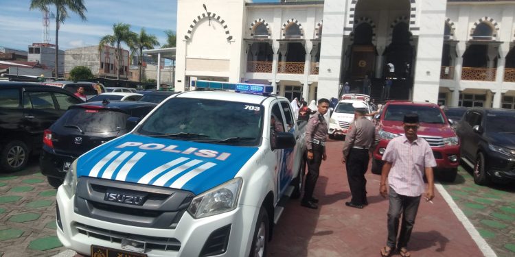 Wujudkan Pelayanan Prima, Personel Sat Lantas Polres Sidrap Kawal Mobil Jenazah Mulai Rumah Duka ke Pemakaman