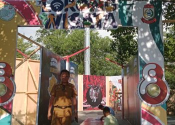 Plt Kadis Ketapang kota Makassar Pantau Pembuatan Replika Longwis