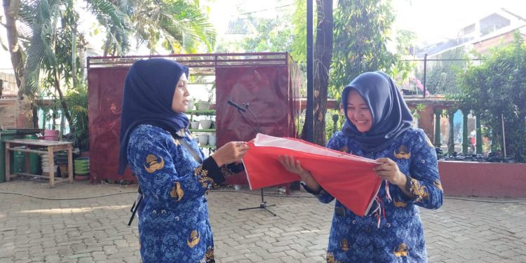 Peringati Hari Kedisiplinan, SDI Baraya 1 Kompak Berpakaian Batik