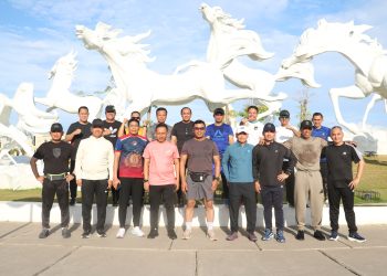 Kapolda Sulsel dan Ustadz Das’ad Latif Ajak Masyarakat Ciptakan Keamanan dan Ketertiban Lewat Jalan Santai bersama di CPI Makassar