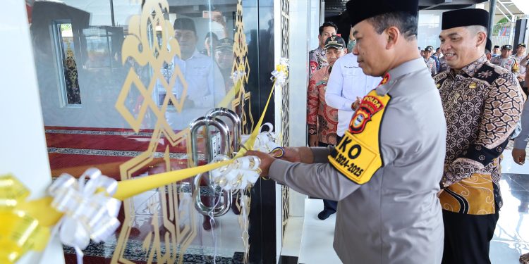 Dihadiri Sejumlah Pejabat, Kapolda Sulsel Resmikan Masjid Ar-Rahman Bharaduta