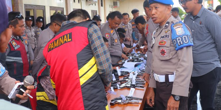Tim Gabungan Polda Sulsel Gelar Pemeriksaan Senpi di Polres Bulukumba
