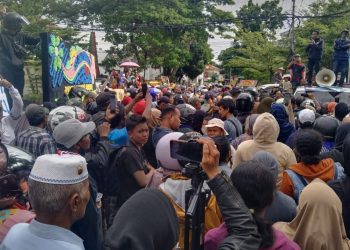 Tuntut Hak, Ratusan Warga Bitoa Serbu Kantor Polrestabes Makassar