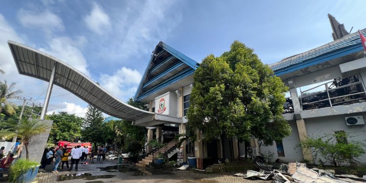 Musibah Kebakaran Kantor Disdik, Danny Pomanto Minta Polisi Usut Tuntas Insiden Tersebut