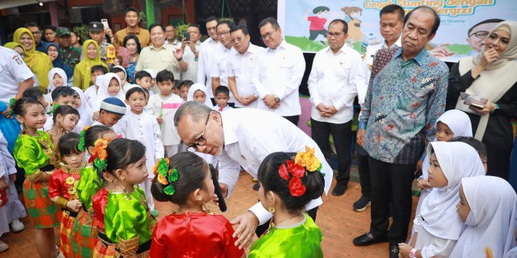 Menko Zulkifli Hasan Sampaikan Pesan Presiden Prabowo saat Kunker di Makassar, Pastikan Gizi Anak Terpenuhi