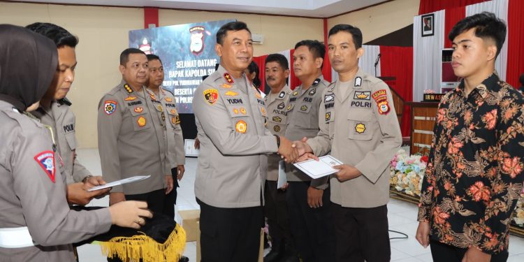 Kunker di Polres Bulukumba, Kapolda Sulsel Berikan Penghargaan, Tali Asih dan Penandatanganan Prasasti