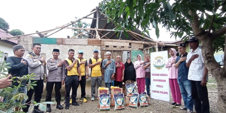 Peduli Kemanusiaan, Kapolres Palopo Bersama Jajarannya Bantu Korban Bencana