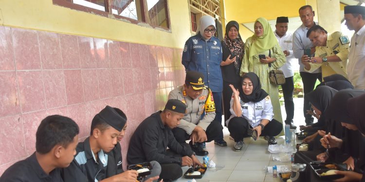 Kapolres Bulukumba Hadiri Kegiatan Uji Coba Makan Bergizi Gratis di Desa Bonto Bulaeng