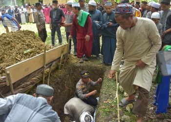 Polres Bulukumba Gelar Upacara Pemakaman Almarhum Aiptu Patta Azis
