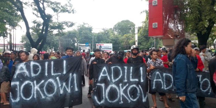 Desak Adili Jokowi 2.000 Massa Geruduk Polda Sulsel Segera Proses Hukum dan Penjarakan