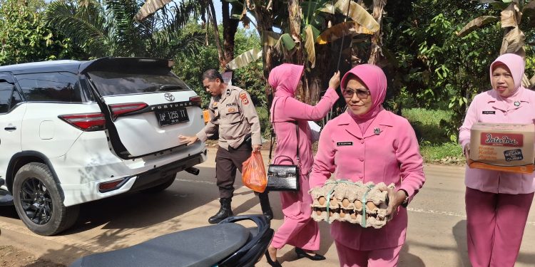 Peduli Sesama, Polres Palopo Salurkan Bantuan Sembako ke Warga Membutuhkan