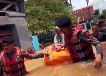 Polri Gerak Cepat Evakuasi Warga Terdampak Banjir di Makassar dan Maros