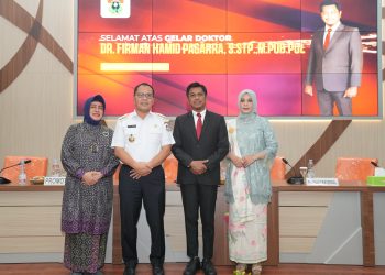 Sabet Gelar Doktor, Firman Pagarra Raih Predikat Cumlaude Usai Pertahankan Disertasi Soal Pendapatan