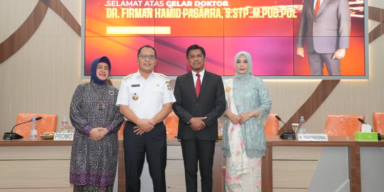 Sabet Gelar Doktor, Firman Pagarra Raih Predikat Cumlaude Usai Pertahankan Disertasi Soal Pendapatan