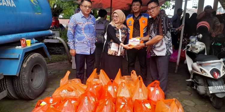 Perumda Parkir Makassar Salurkan Bantuan untuk Korban Banjir di Kecamatan Manggala