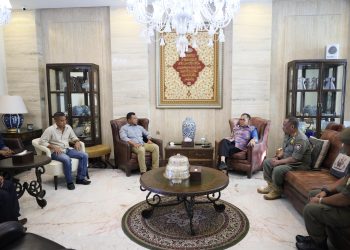 Tunjukkan Keakraban, Danny Pomanto- Mayor Marinir Yusman Saling Izin Pamit
