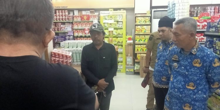 Bekas Hotel  Disulap Jadi Gudang, Camat Wajo dan Satpol PP Sidak Toko Ektong