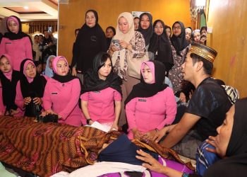 Turut Berduka, Kapolres Bulukumba Melayat Atas Meninggalnya Istri Salah Satu Anggota