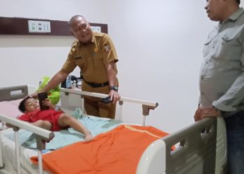 Dirawat di RS Sandi Karsa, Ratasya Dapat Jengukan Dari Kepala BKPSDMD Pemkot Makassar