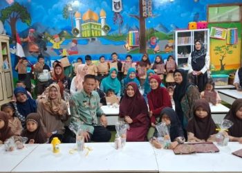 Program Makan Bergizi, PJ Gubernur Sulsel Mengunjungi SDN Baraya 1