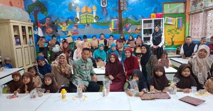 Program Makan Bergizi, PJ Gubernur Sulsel Mengunjungi SDN Baraya 1