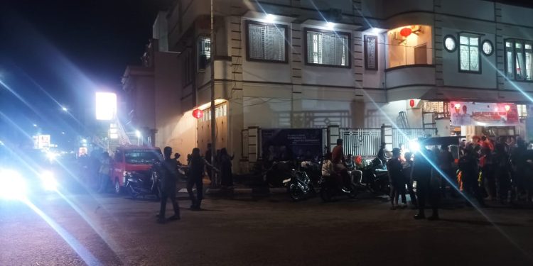 Sukses! Polisi Kawal Pertunjukan Barongsai di Bundaran Pinisi Bulukumba