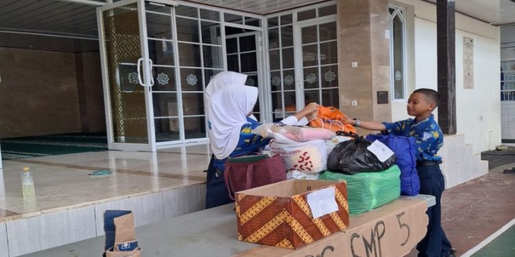 Awali Masa Bakti dengan Kegiatan Sosial, OSIS SMP Negeri 5 Makassar Buka Posko Bansos untuk Panti Asuhan