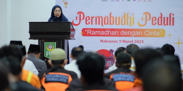 Aksi Ramadan dengan Cinta, Melinda Aksa dan Permabudhi Sulsel Salurkan Sembako ke Petugas Kebersihan