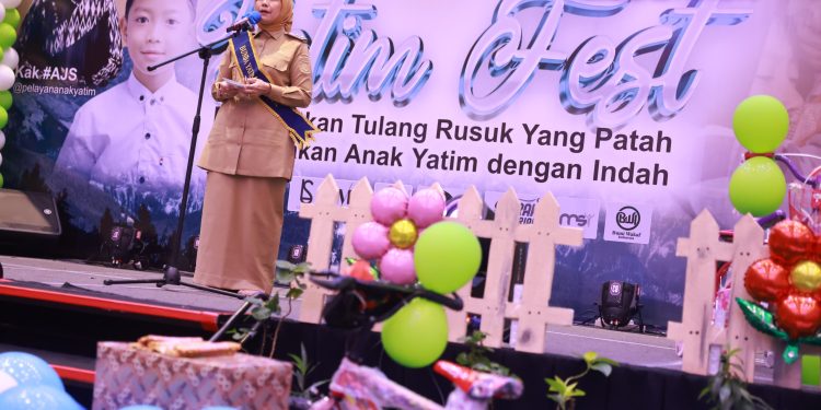 Hadiri Yatim Fest Ramadan, Wakil Wali Kota Makassar Aliyah Mustika Ilham Dinobatkan Sebagai Bunda Yatim