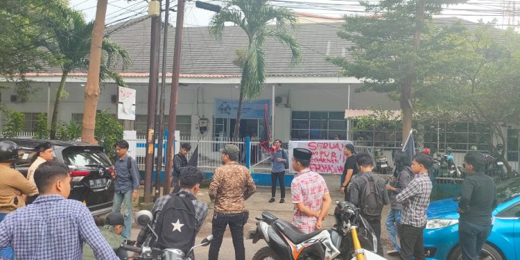 Diduga Tidak Transparan, PT. Pelni di Geruduk Puluhan Mahasiswa