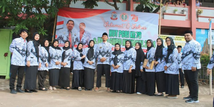 Dihadiri Ketua, HUT PGRI ke-79 dan Hari Guru Nasional Berjalan Hikmat di SD Kompleks Mongisidi