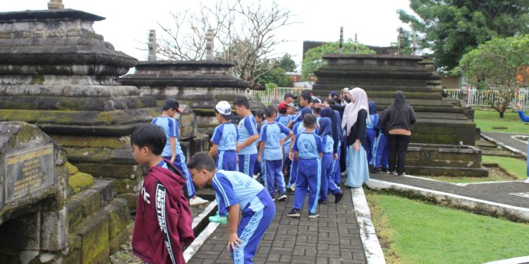 Siswa SDN Mongisidi II Belajar Situs Budaya Sejarah