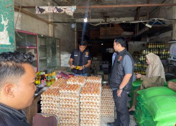 Polisi Sidak Pasar Sentral Bulukumba, Temukan Minyak Goreng Tidak Sesuai Takaran