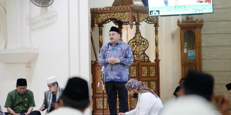 Wali Kota Makassar Silaturahmi dan Buka Puasa Bersama Ratusan Jamaah Masjid Raya