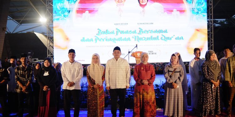 Peringati Nuzulul Quran, Wali Kota dan Wakil Wali Kota Makassar Santuni Anak Yatim
