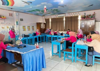 Guru SDN Pongtiku 2 Tingkatkan (Kelompok Pak, A’bulo Sibatang)