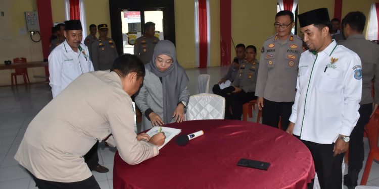 Polres Bulukumba Salurkan Zakat Fitra Ke Baznas