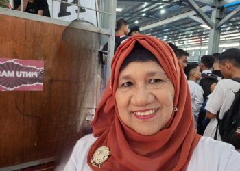 Berkah Ramadhan, PLT SMPN 2 Makassar Siapkan Takjil Bagi Masyarakat Sekitar