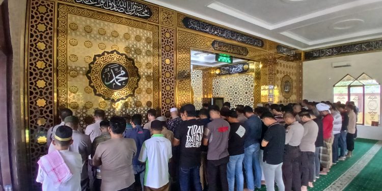 Polres Bulukumba Gelar Sholat Gaib, Doakan Rekan Polisi Yang Gugur Dalam Tugas di Lampung