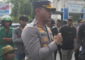 Ratusan Buruh UNRAS di Pintu 2 Pelabuhan Makassar Dikawal Langsung Oleh Kapolres Pelabuhan AKBP Restu Wijayanto