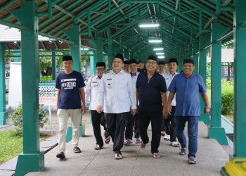 Buka Puasa Bersama Jemaah Masjid Al-Markaz, Munafri Ajak Jamaah Jaga Masjid