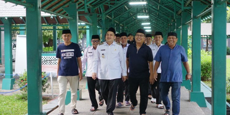 Buka Puasa Bersama Jemaah Masjid Al-Markaz, Munafri Ajak Jamaah Jaga Masjid